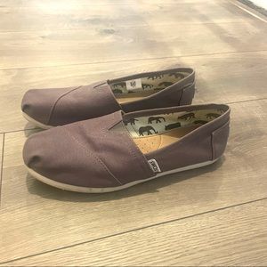 Women’s Ash Gray Toms, Size 8.5